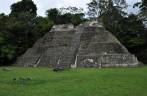 Uma das grandes pirâmides nas ruínas mayas de Caracol, em Belize, quase na fronteira com a Guatemala